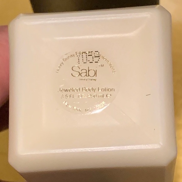 Sabi jeweled body lotion - Picture 2 of 3